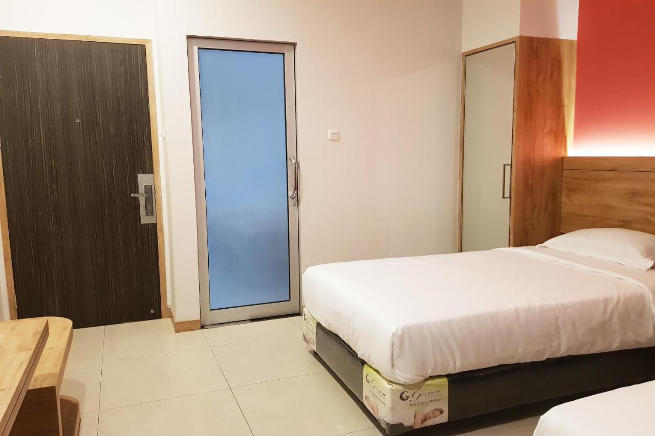 Oyo 90015 Platinum Guest House Medan Eksteriør bilde