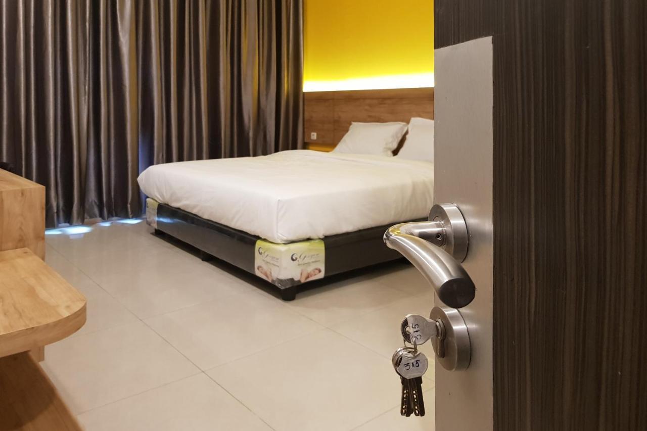 Oyo 90015 Platinum Guest House Medan Eksteriør bilde