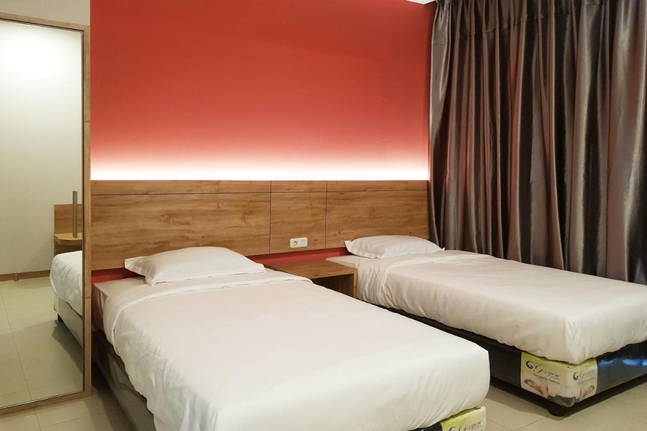Oyo 90015 Platinum Guest House Medan Eksteriør bilde