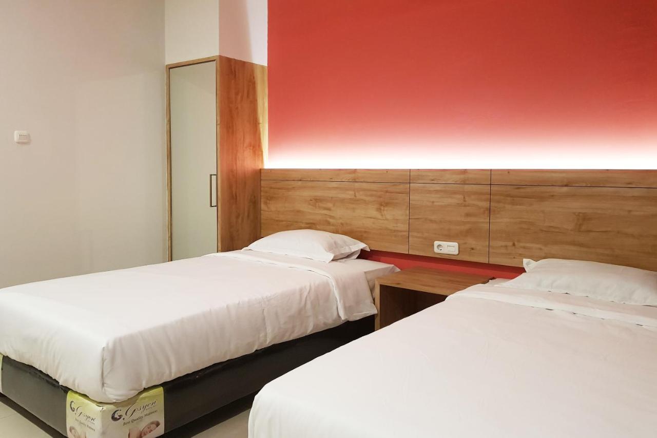 Oyo 90015 Platinum Guest House Medan Eksteriør bilde